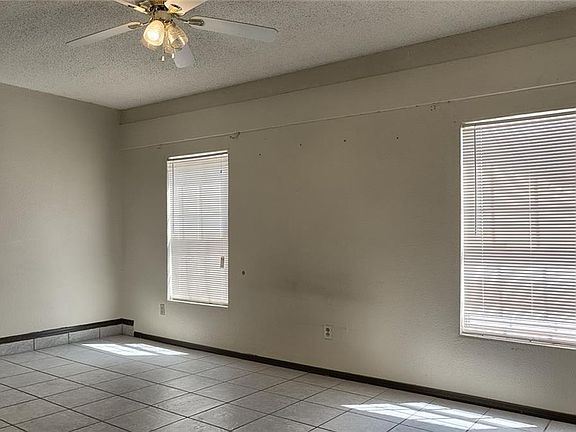 5th image of 2923 Royal Knoll Dr