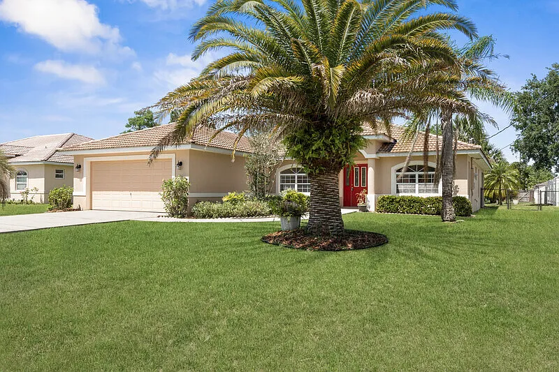 3 bed, 2.0 bath, 2492 sqft, $2,000 — Photo 3
