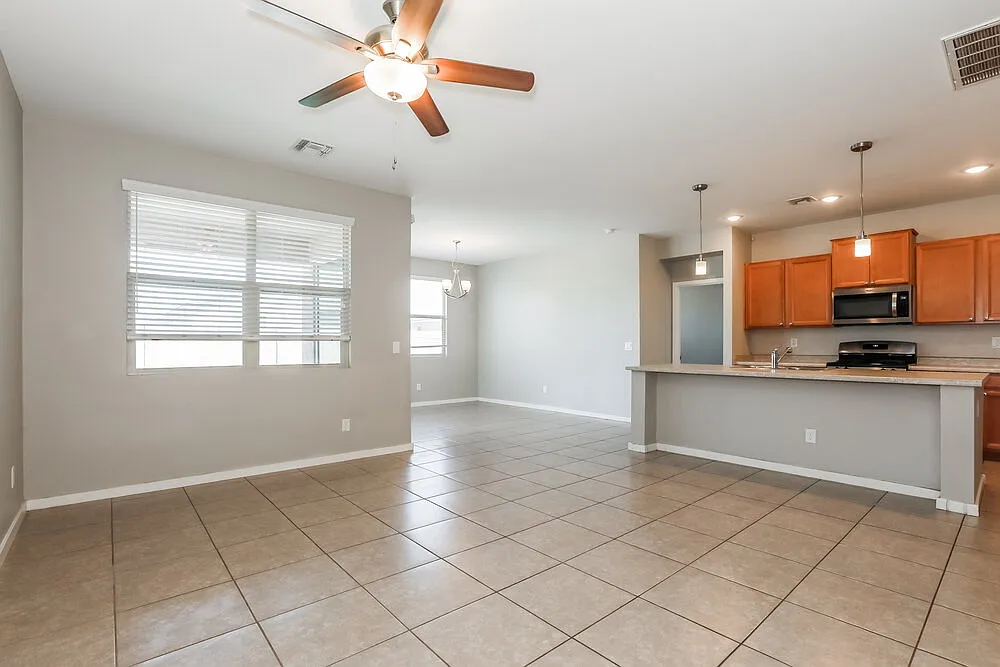 3 bed, 2.0 bath, 1613 sqft, $1,895 — Photo 3
