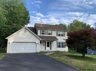 7 Weigand Ln, Delmar, NY 12054