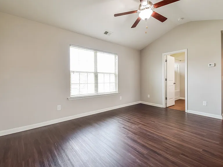 111 Howard Ave NW — Photo 9