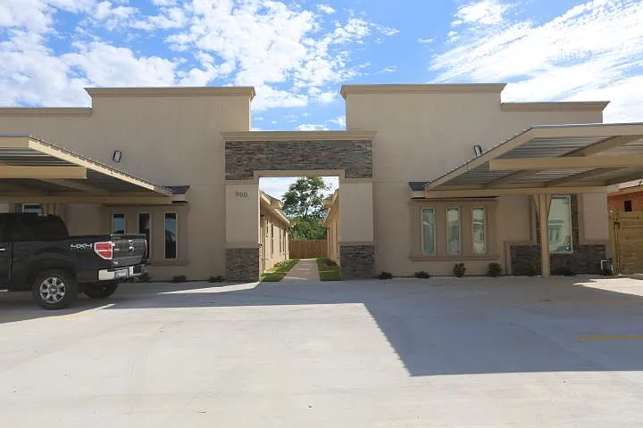 2 bed, 1000 sqft, $1,100 — Photo 2