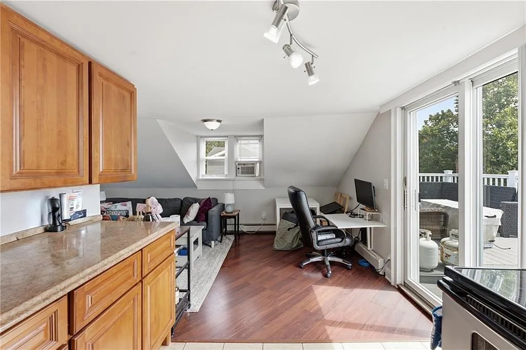 1 bed, 400 sqft, $2,350 — Photo 2