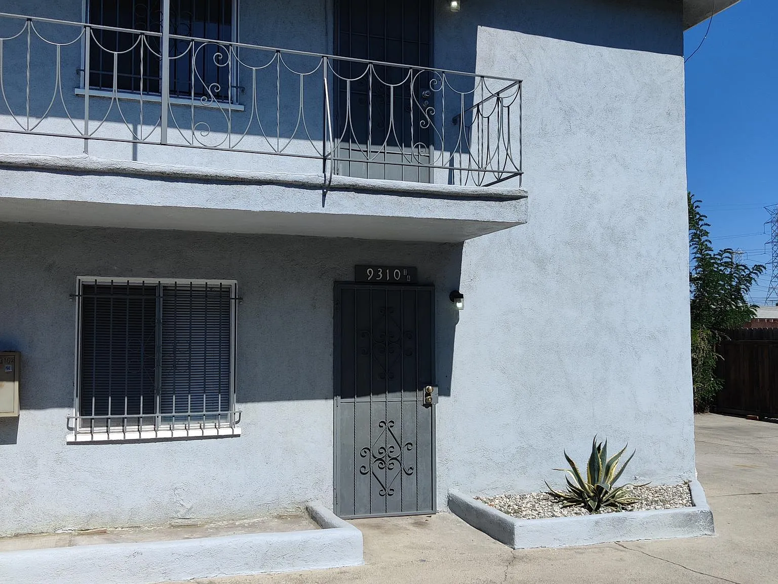 9310 Holmes Ave — Photo 2