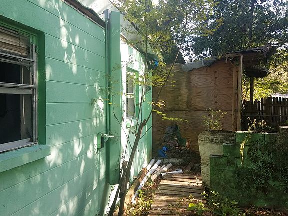 3rd image of 8716 N 39th St