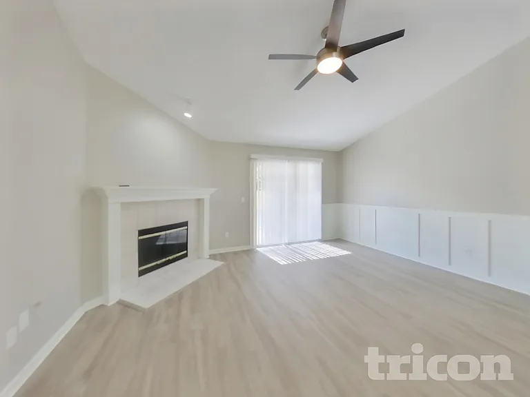 1552 Glen View St — Photo 3