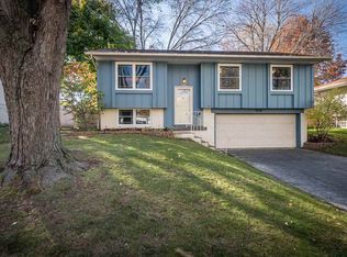 5638 Quercus Ln, Davenport, IA 52806