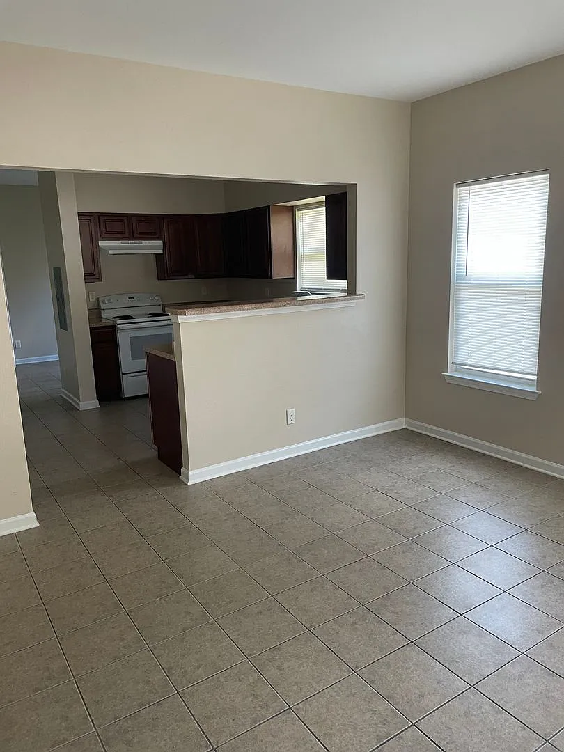 House for Rent — Photo 2