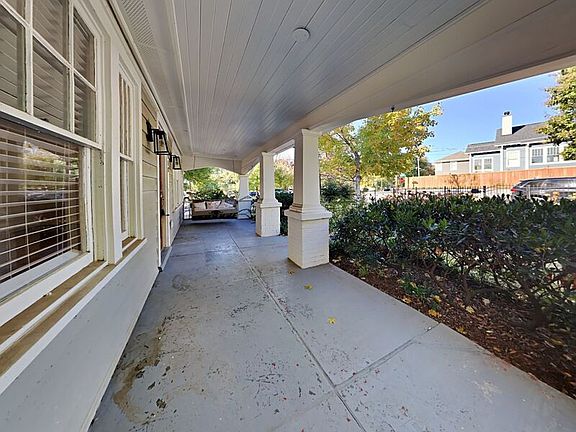4th image of 2918 Oakland Ave