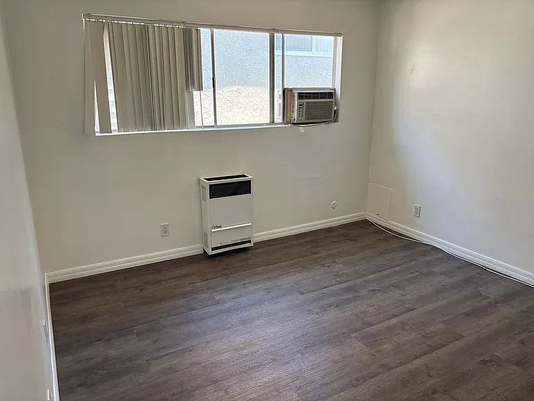 Bedroom with AC