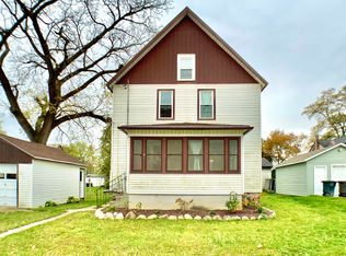 211 Meacham St, Mukwonago, WI 53149
