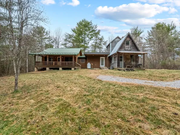 391 Airport Rd NW, Riner, VA 24149