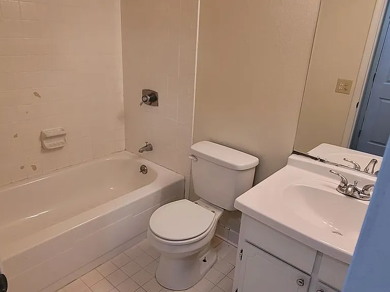 1704 Ashford Ln — Photo 15