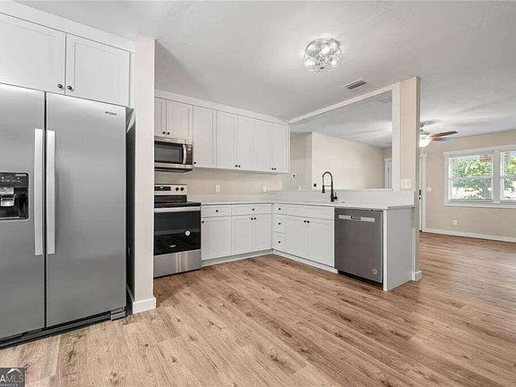 2nd image of 920 Johnston St