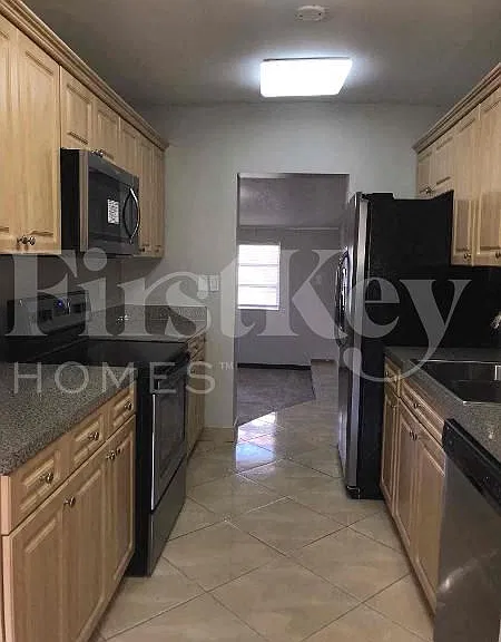1211 N 74th Way — Photo 12