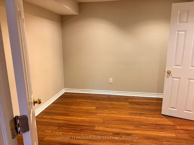 2201 Crestmont Dr — Photo 16