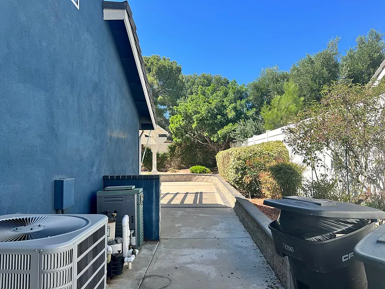 right side yard