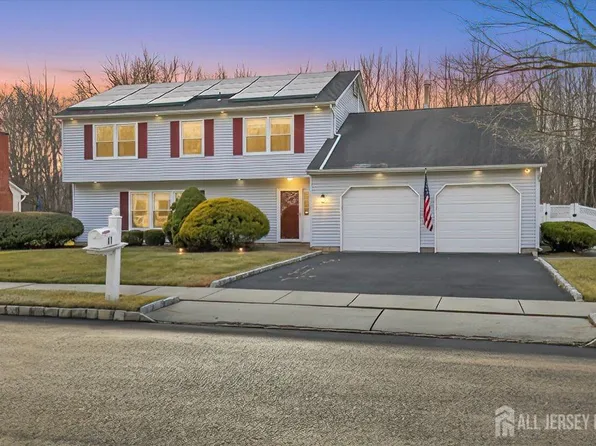 11 Millburn Ct, Old Bridge, NJ 08857