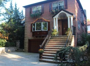 372 Beverly Rd, Douglaston, NY 11363