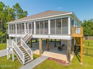 124 Lafitte Dr, Waveland, MS 39576
