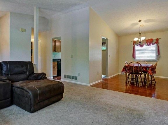 5th image of 3284 Atlin Ave