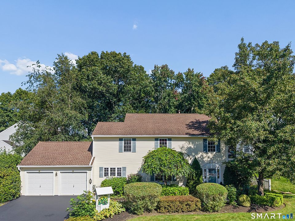 1st image of 5 Pequot Court #5