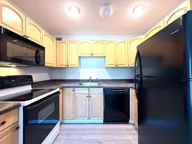 2 bed, 1.0 bath, 877 sqft, $1,495 — Photo 3