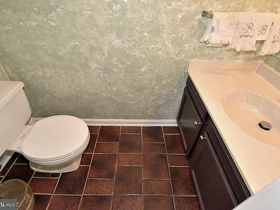4th image of 7102 Captains Cove Ct