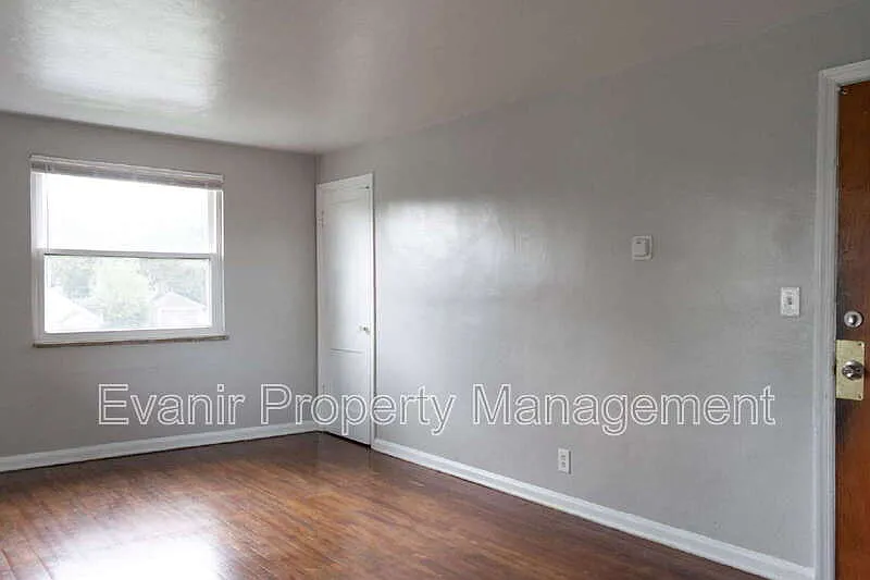Studio, 1.5 bath, $650 — Photo 2