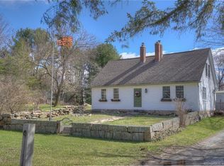 43 Vinegar Hill Rd, Gales Ferry, CT 06335