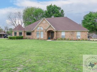 8 Summer Ln, Texarkana, TX 75503