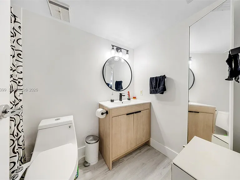 7601 E Treasure Dr #923 — Photo 28