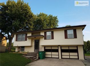 1307 Blueberry Dr, Harrisonville, MO 64701