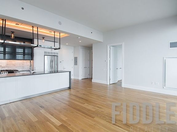 5th image of 4441 Purves St #2401