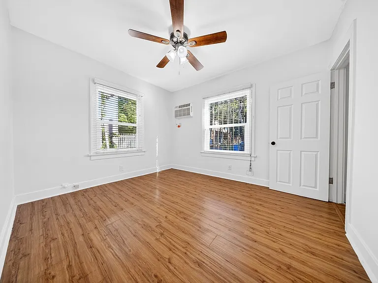 5225 De Longpre Ave — Photo 28