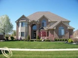 27019 Debiasi Dr, Brownstown, MI