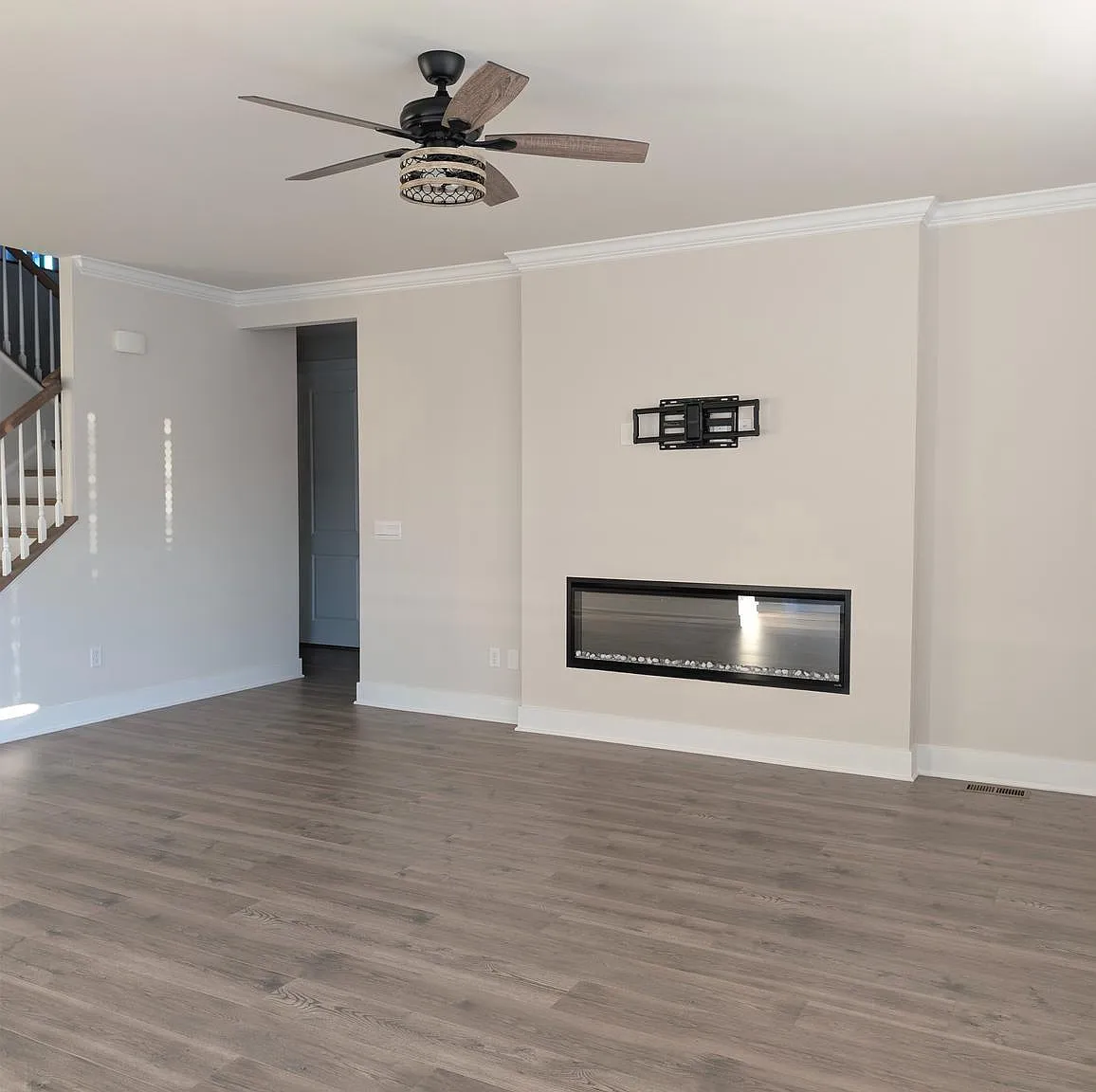 5 bed, 4357 sqft, $5,999 — Photo 3