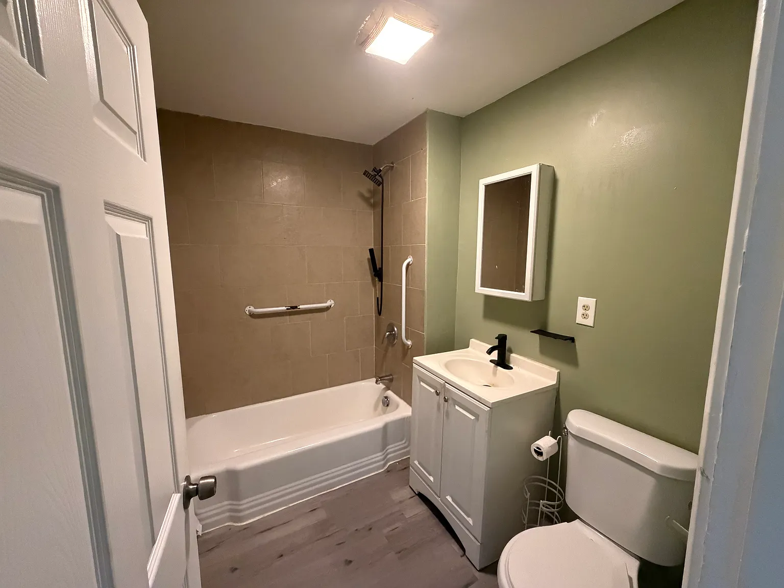 2 bed, 800 sqft, $1,650 — Photo 4