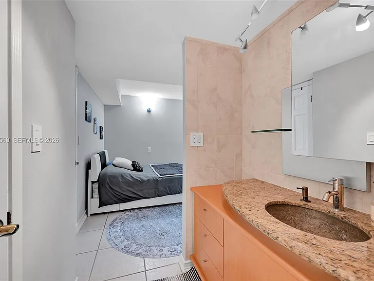 6039 Collins Ave #621 — Photo 5