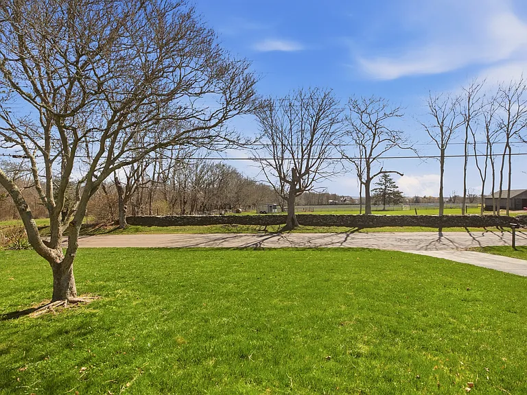415 Wapping Rd — Photo 48