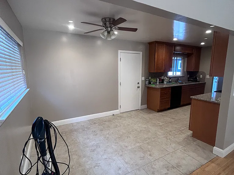 kitchen/dining area