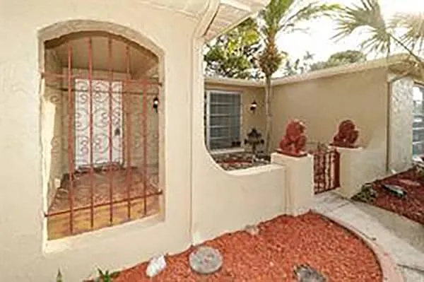 7401 Oak Crest Dr — Photo 2