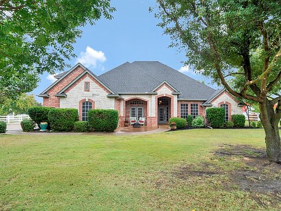 3rd image of 13816 Mallard Springs Dr