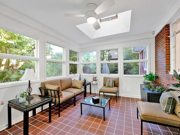 125 Bertha Place image 8 of 24