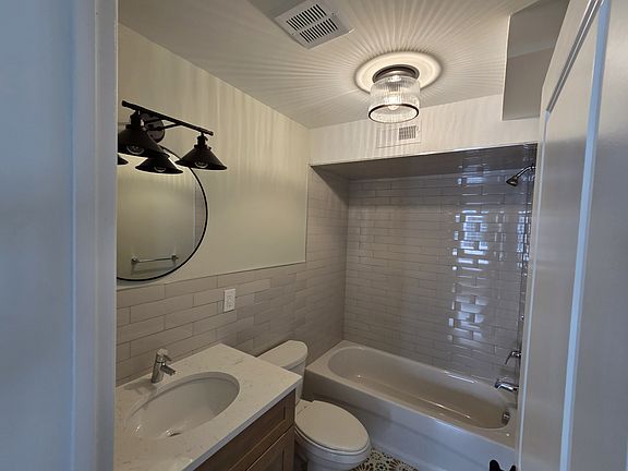 4th image of 136 Littleton Ave Floor 2