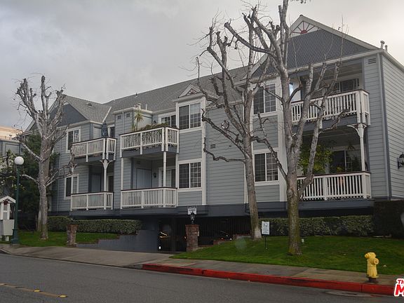 4th image of 154 W Lemon Ave #B