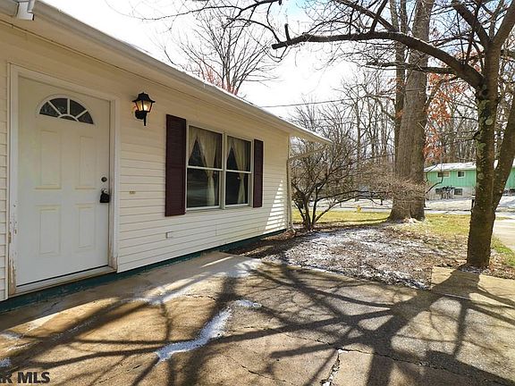 2nd image of 1891 N Oak Ln