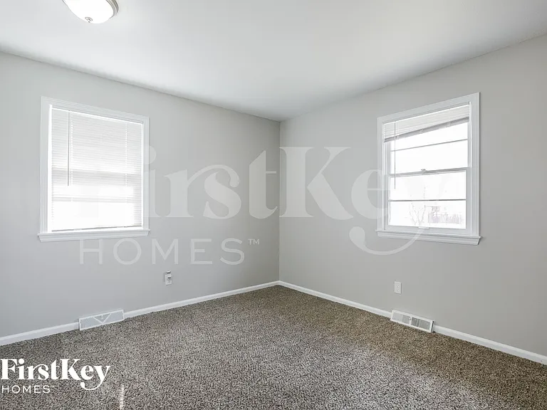 706 SW Merritt St — Photo 13