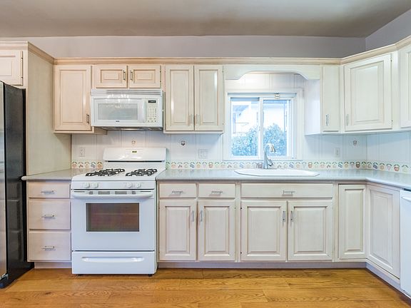 Spacious kitchen