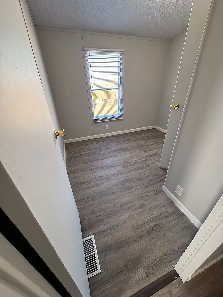 Building Photo - 2552 Smith Ave #1